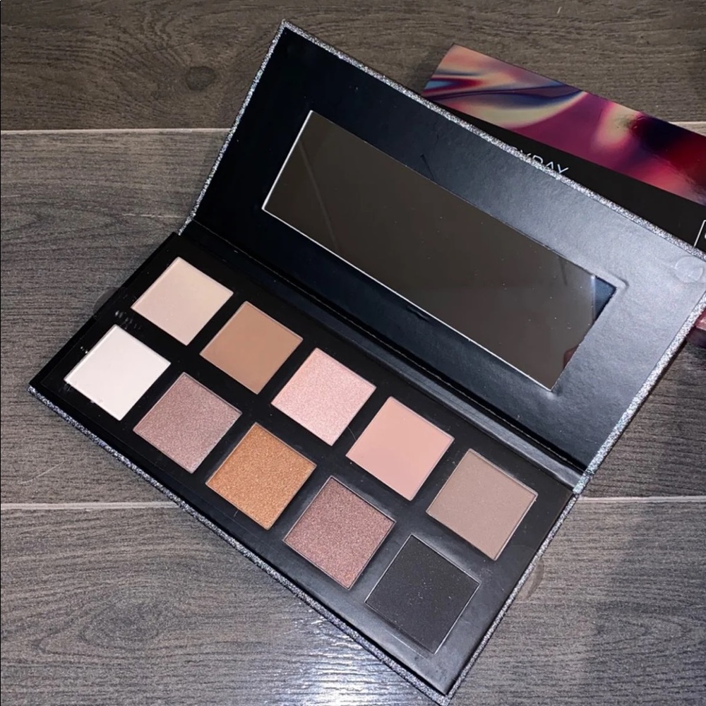 NWT NEUTRAL SHADOW KIT